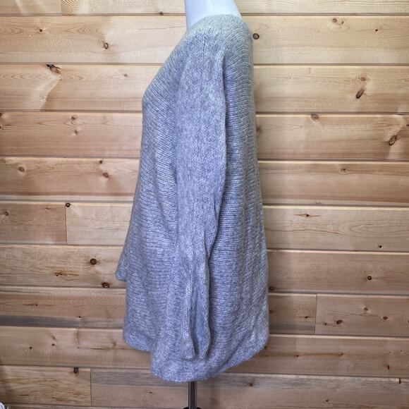 Eileen Fisher Grey Wool Knit Asymmetrical Sweater Size Medium - Picture 4 of 8